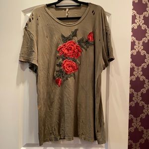 green distressed tee shirt w roses